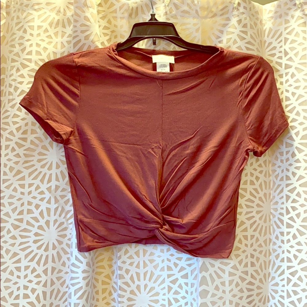 NWT Knot front cropped tee.